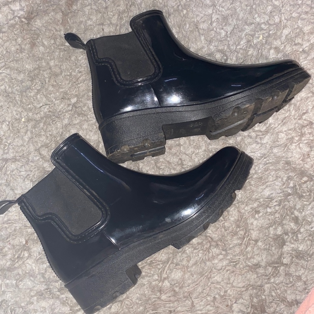 Selling these because they don’t fit and I don’t need them anymore.